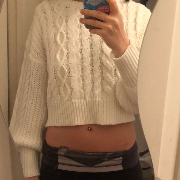 🌸 Cable knit sweater 🌸 - Picture 2 of 2